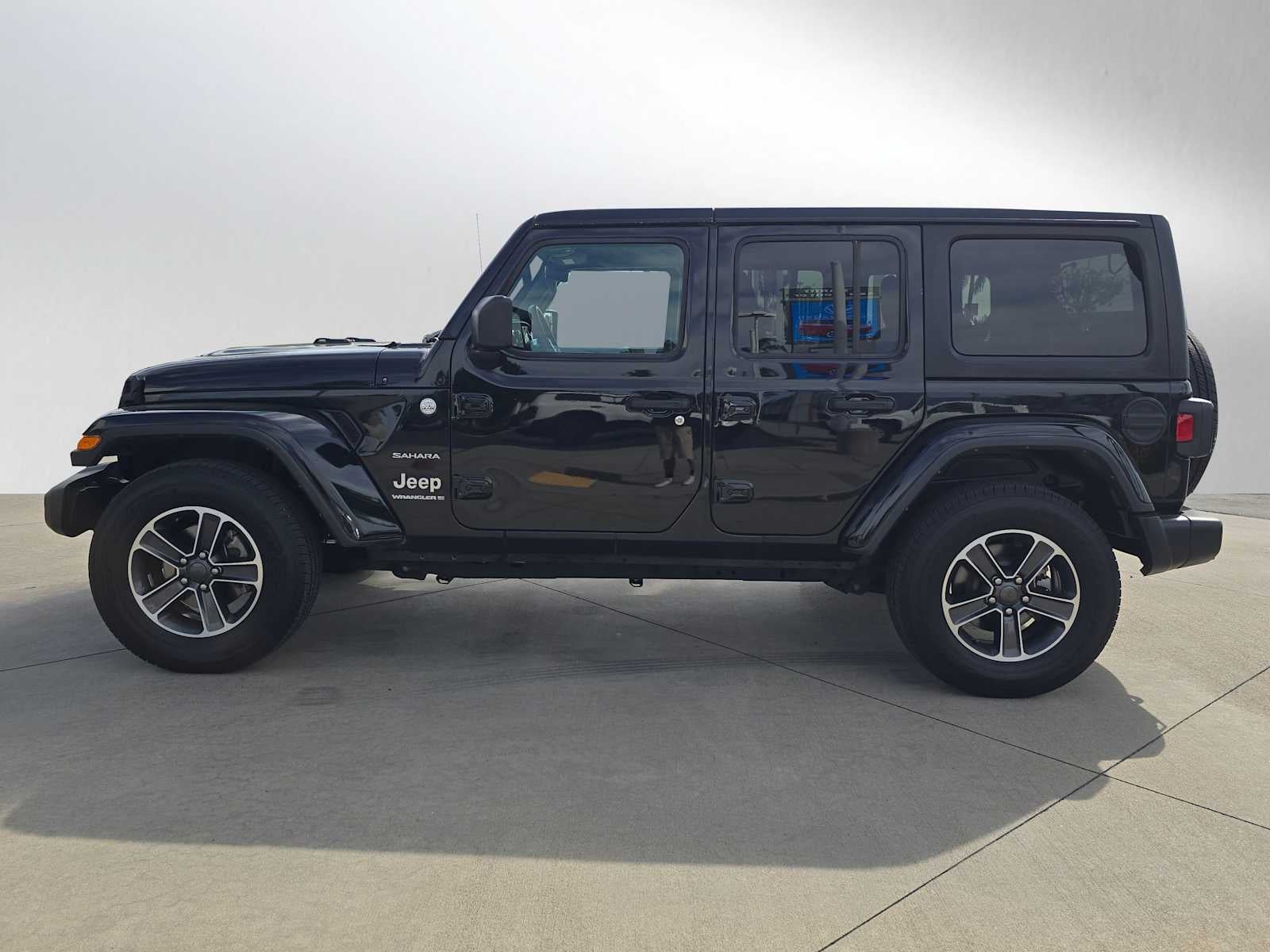 2023 Jeep Wrangler 4-Door Sahara - Photo 6
