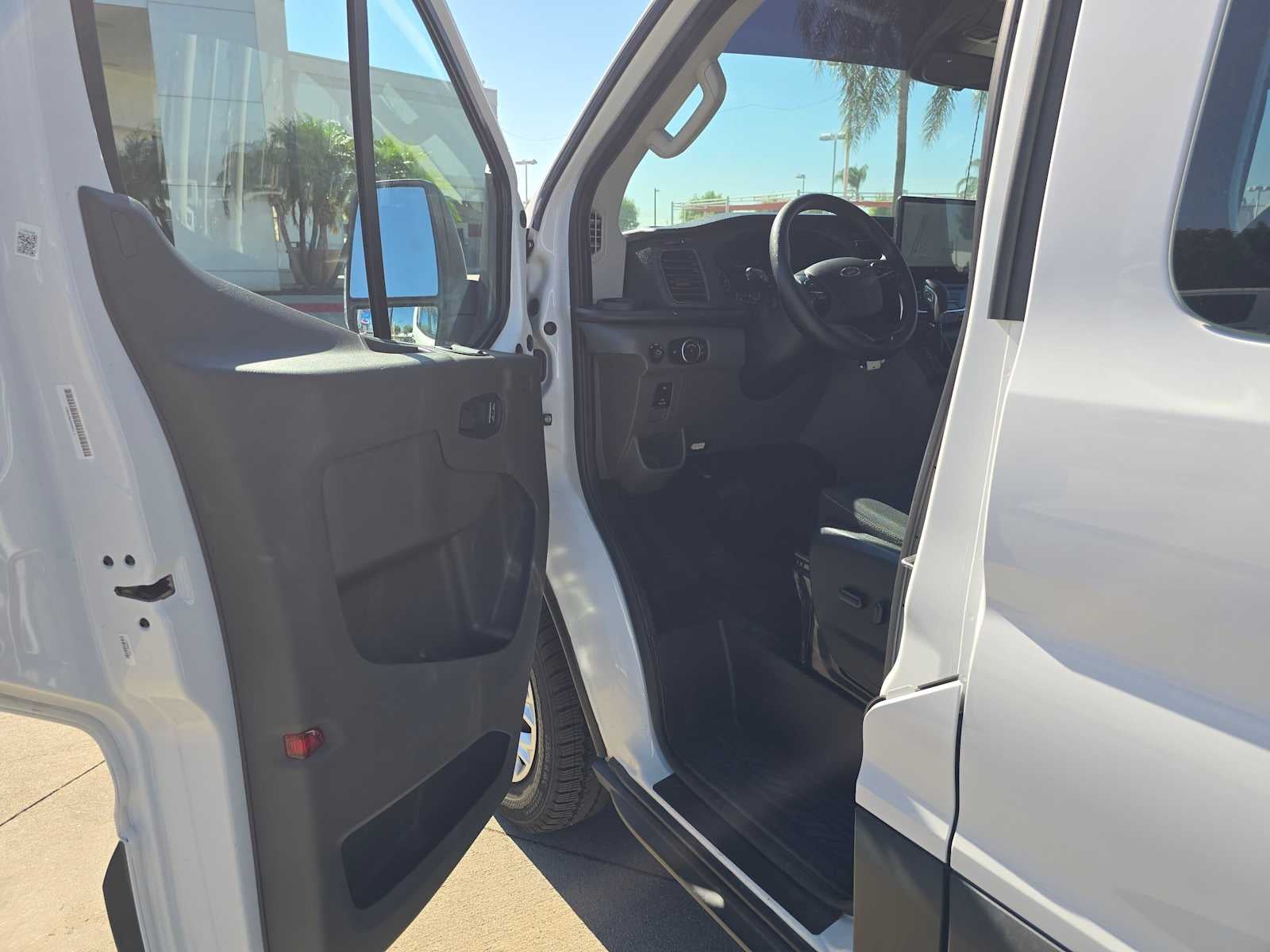 2023 Ford Transit Passenger Wagon XLT