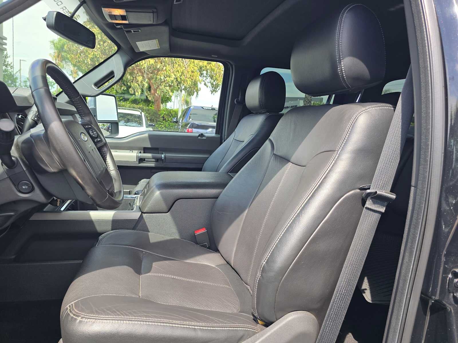 2015 Ford Super Duty F-350 SRW Lariat