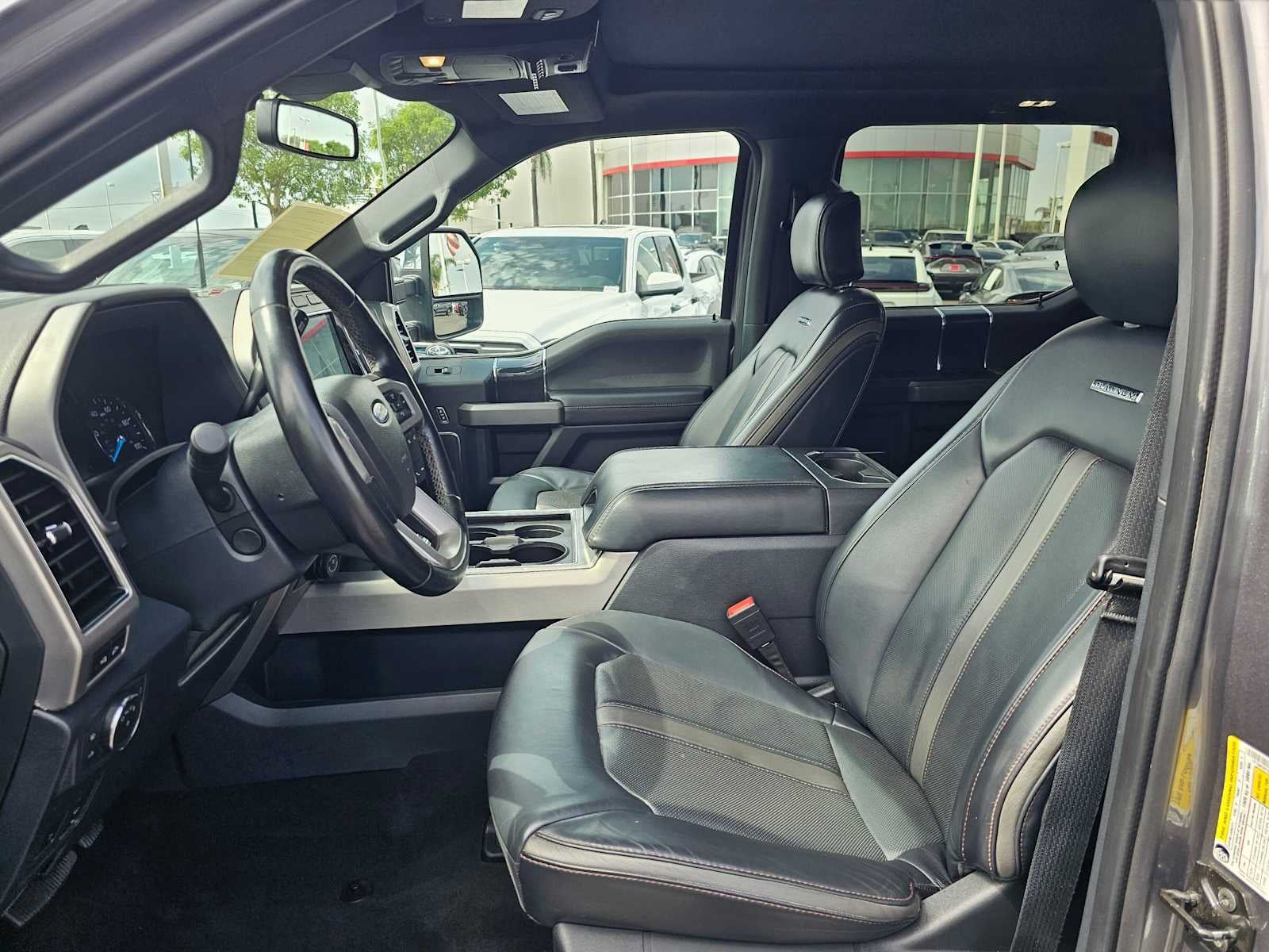 2022 Ford Super Duty F-350 SRW Pickup Platinum