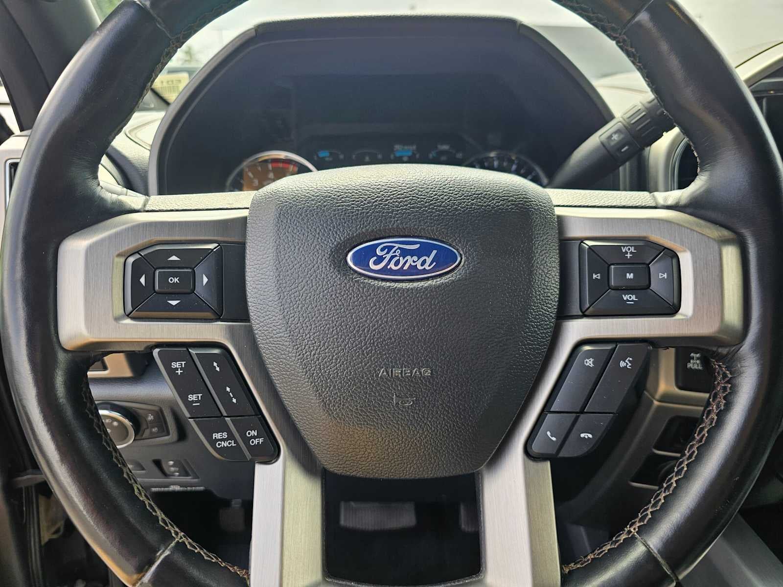 2022 Ford Super Duty F-350 SRW Pickup Platinum