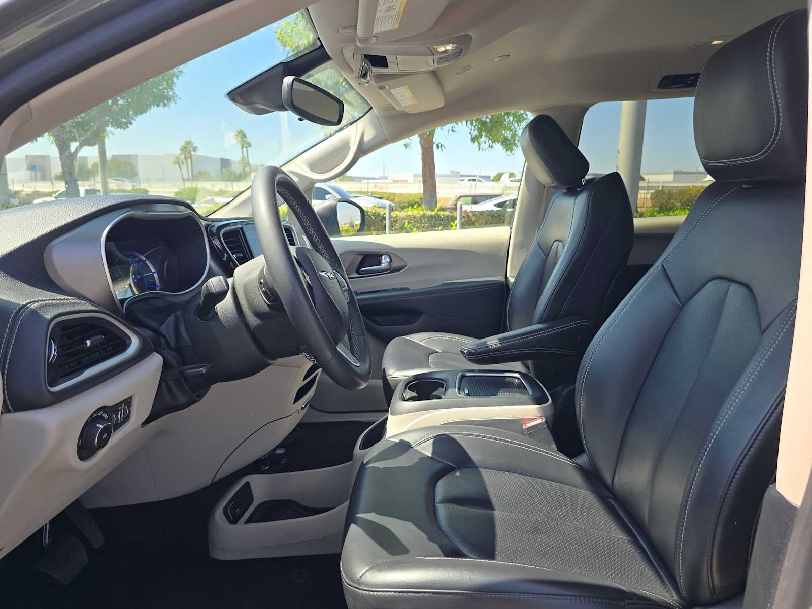 2023 Chrysler Pacifica Hybrid Touring L