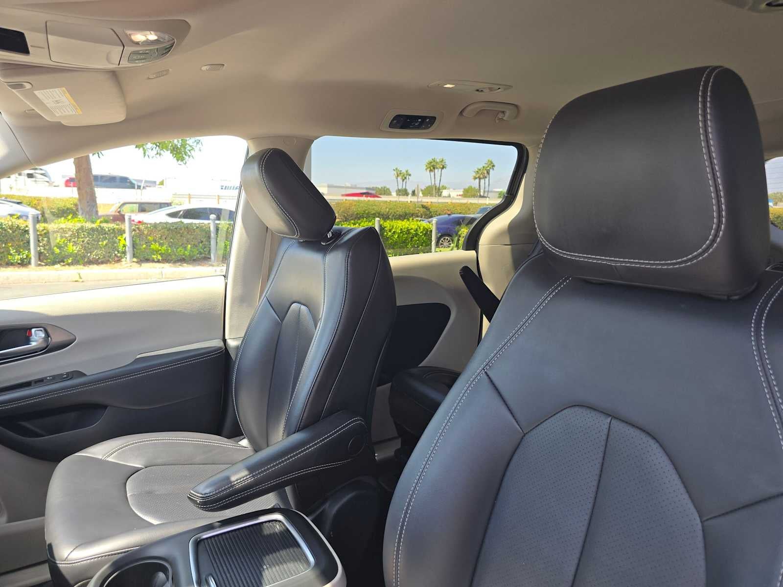 2023 Chrysler Pacifica Hybrid Touring L