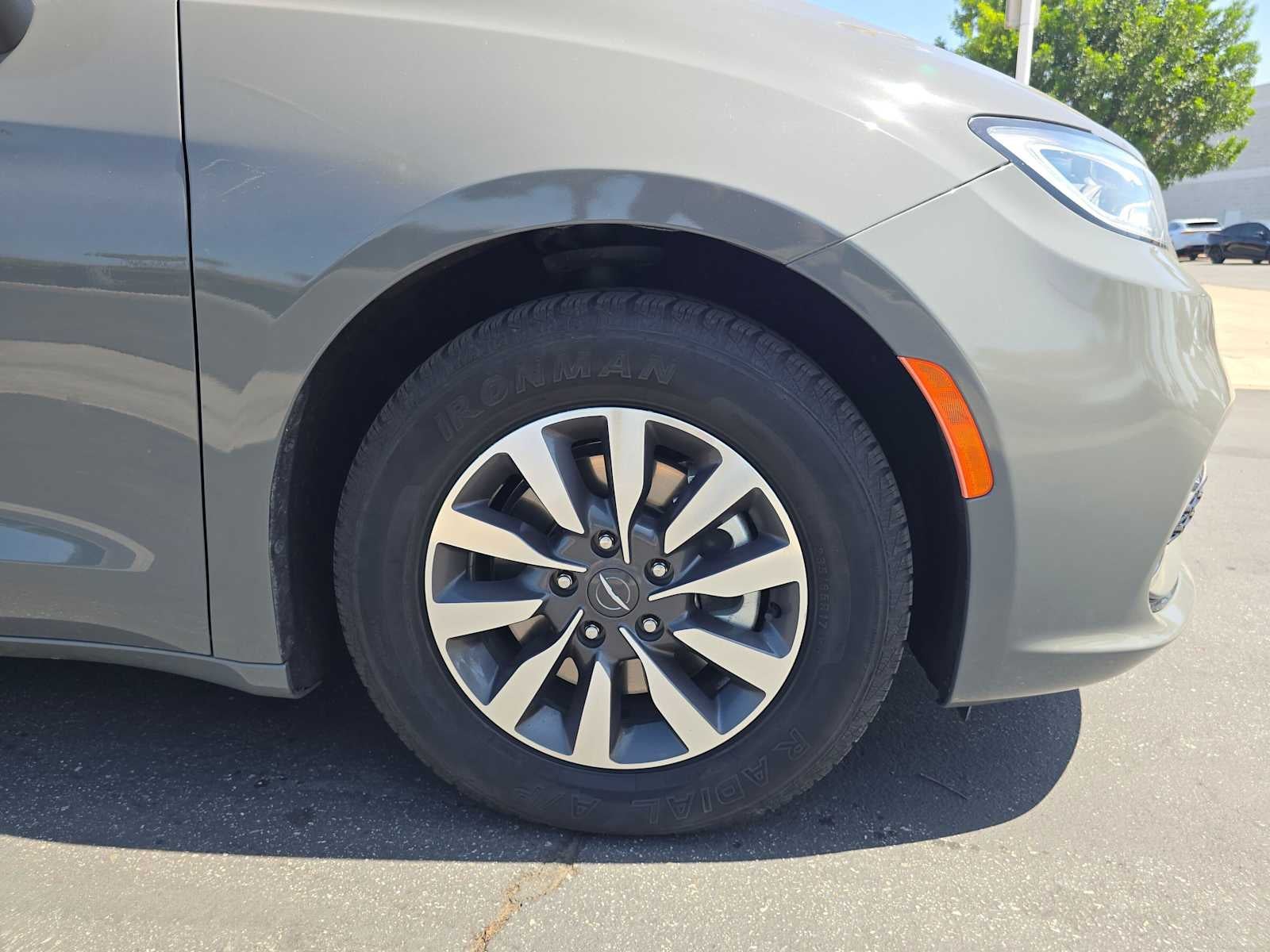 2023 Chrysler Pacifica Hybrid Touring L