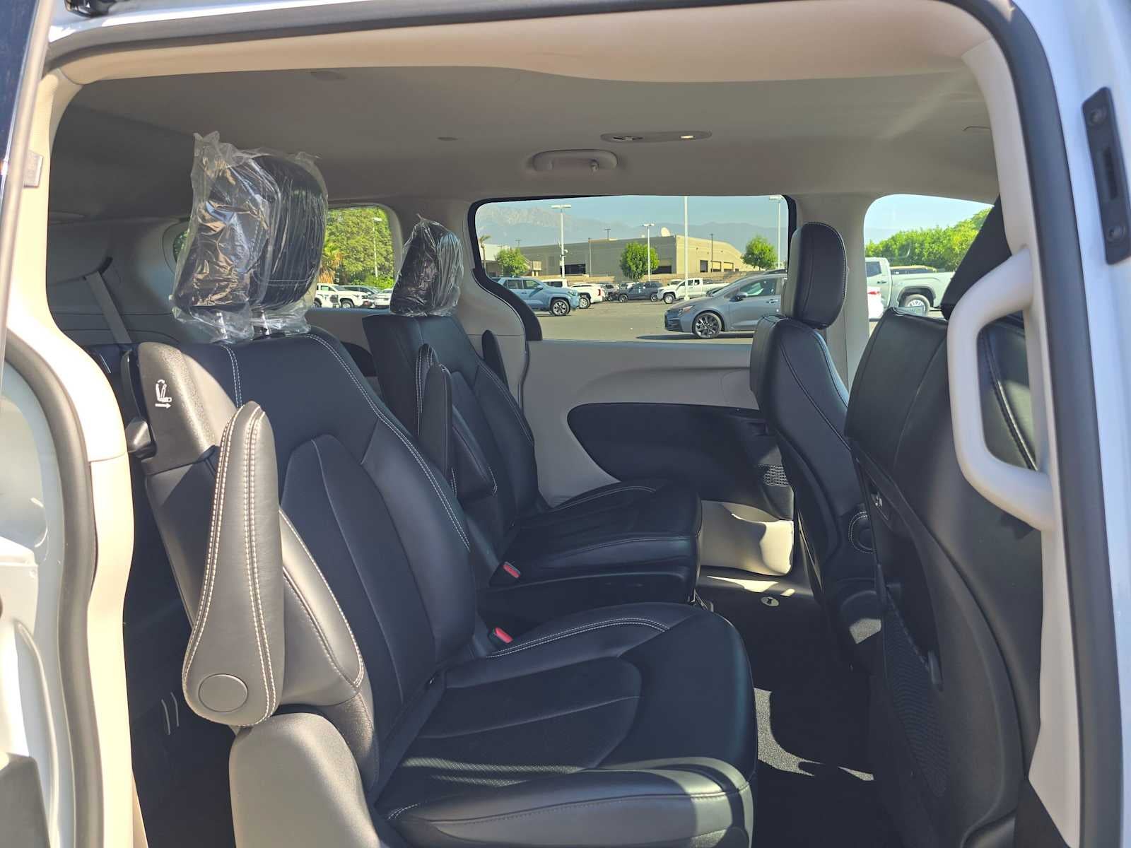 2024 Chrysler Pacifica Hybrid Select