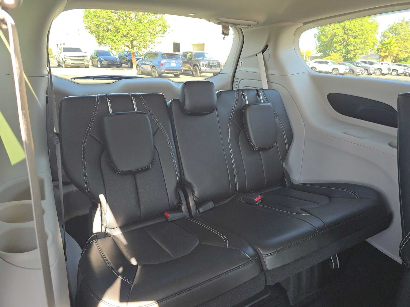 2024 Chrysler Pacifica Hybrid Select