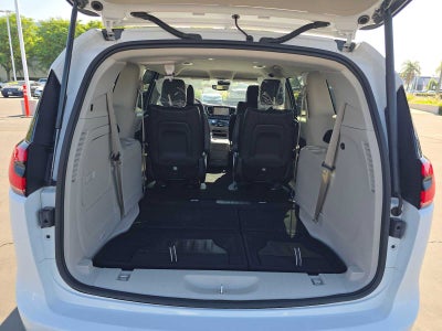 2024 Chrysler Pacifica Hybrid Select