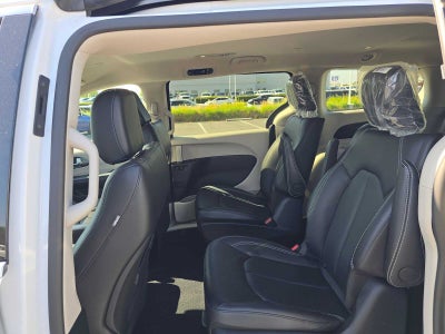2024 Chrysler Pacifica Hybrid Select