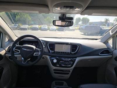 2024 Chrysler Pacifica Hybrid Select
