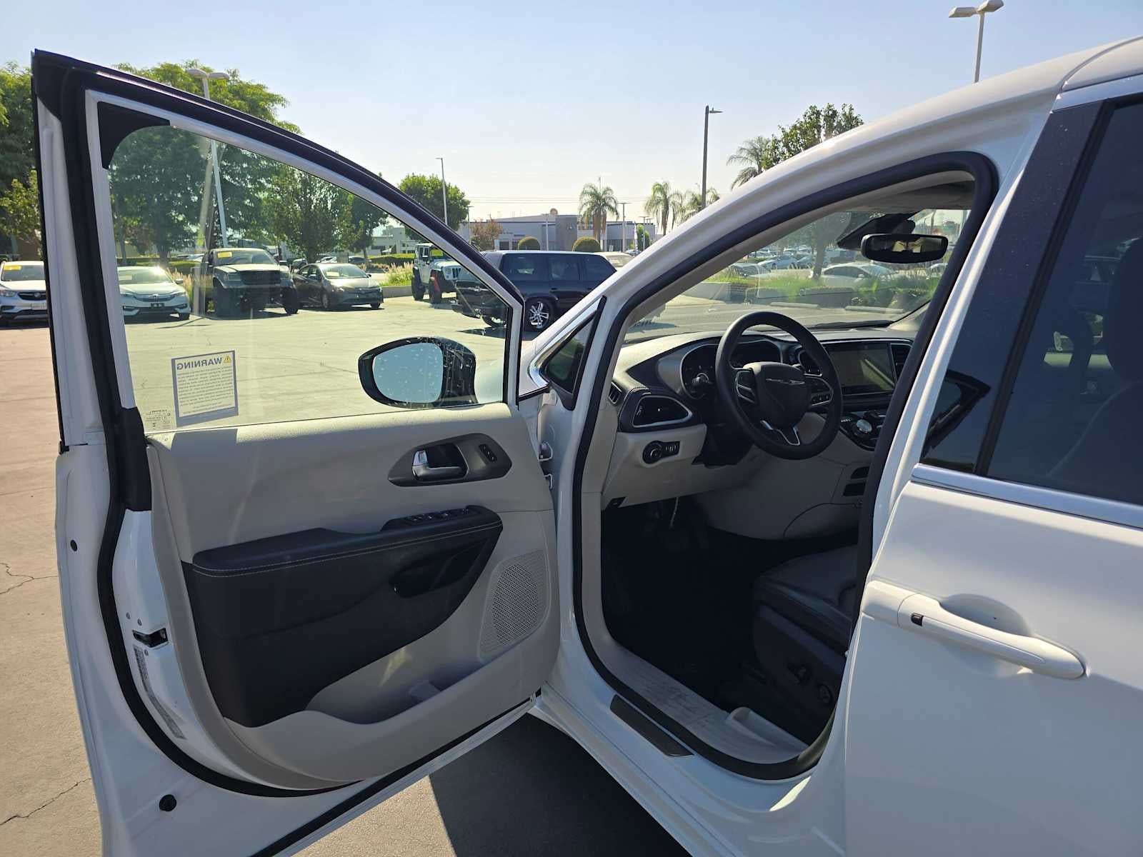 2024 Chrysler Pacifica Hybrid Select
