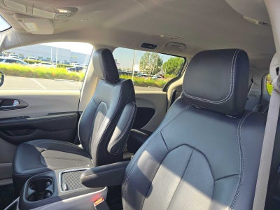 2024 Chrysler Pacifica Hybrid Select