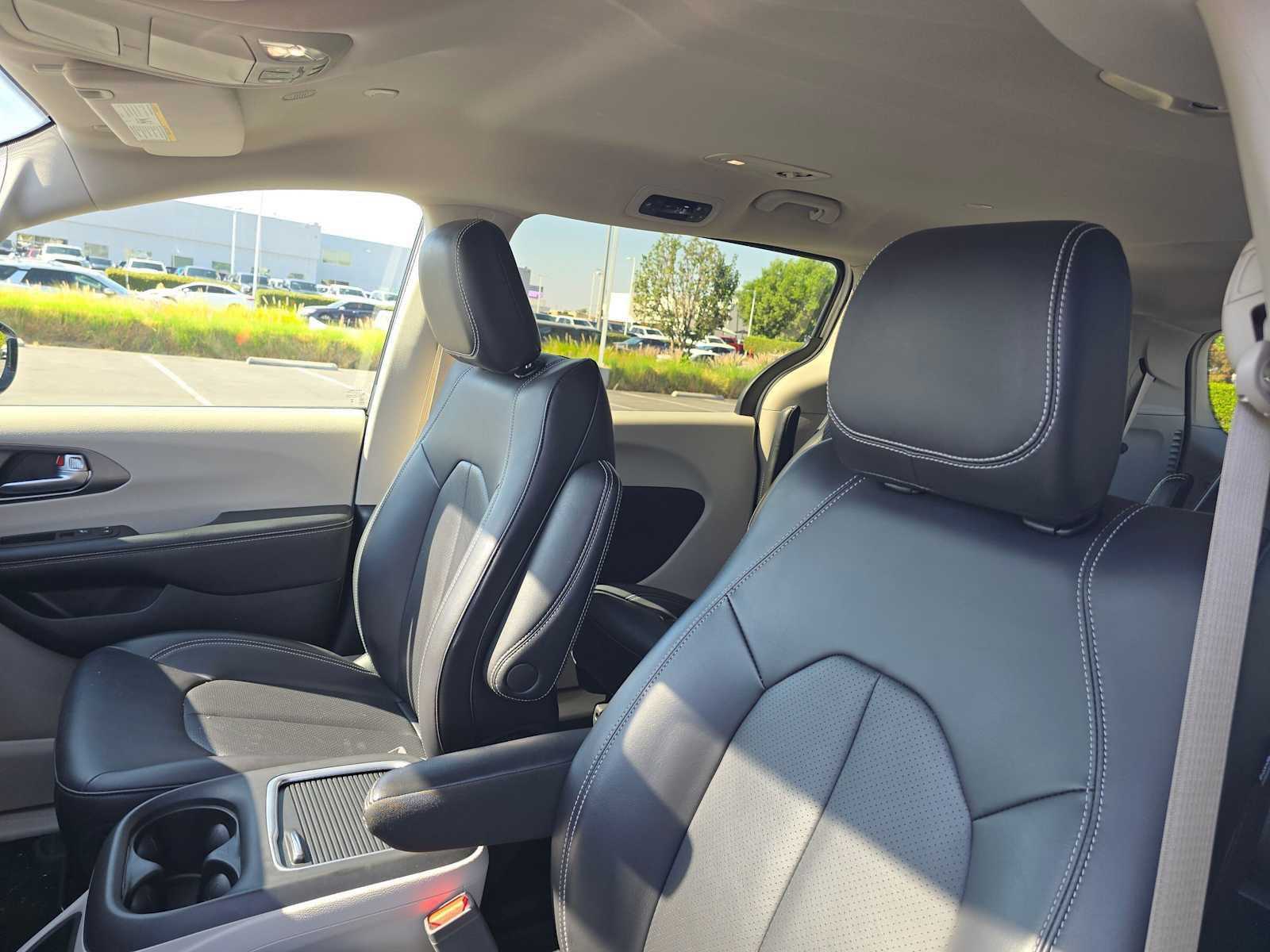 2024 Chrysler Pacifica Hybrid Select