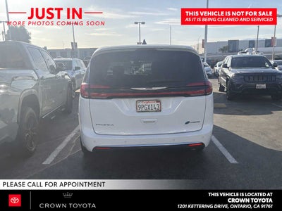 2024 Chrysler Pacifica Hybrid Select