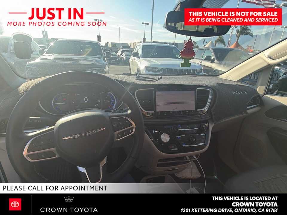 2024 Chrysler Pacifica Hybrid Select