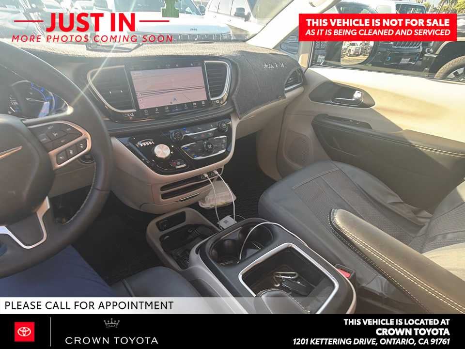 2024 Chrysler Pacifica Hybrid Select