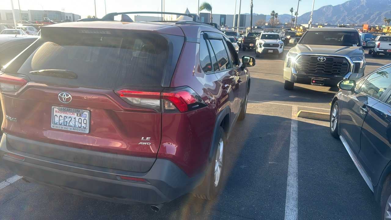 2020 Toyota RAV4 LE