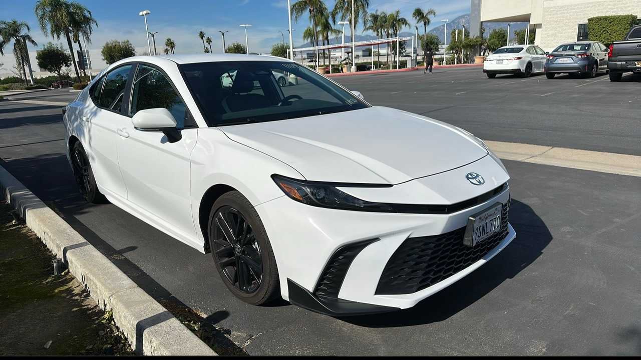 2025 Toyota Camry SE