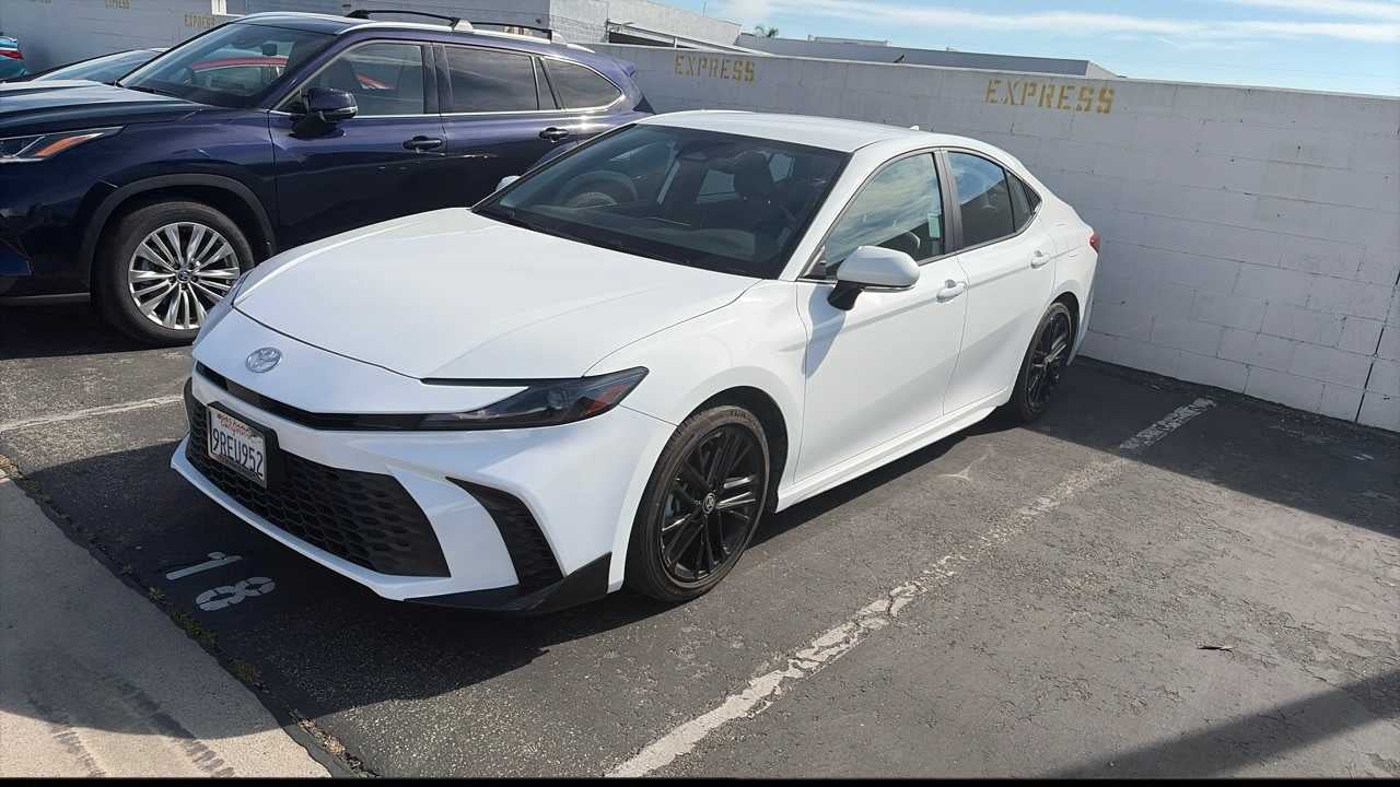 2025 Toyota Camry SE