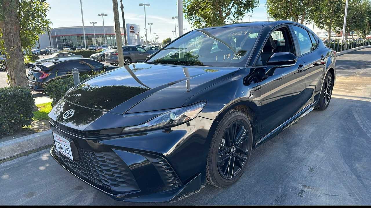2025 Toyota Camry SE