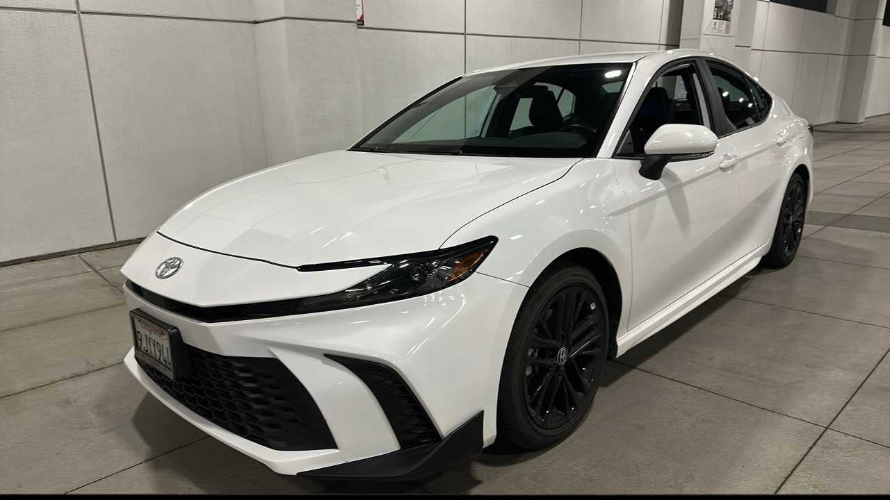 2025 Toyota Camry SE