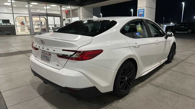2025 Toyota Camry SE