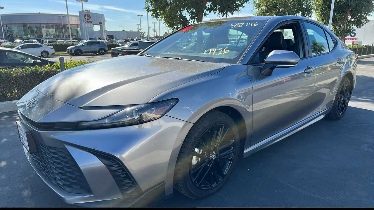 2025 Toyota Camry SE