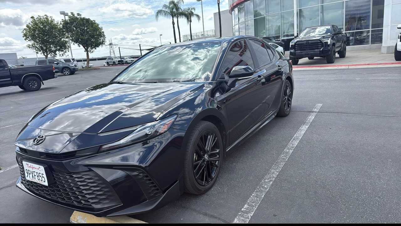 2025 Toyota Camry SE