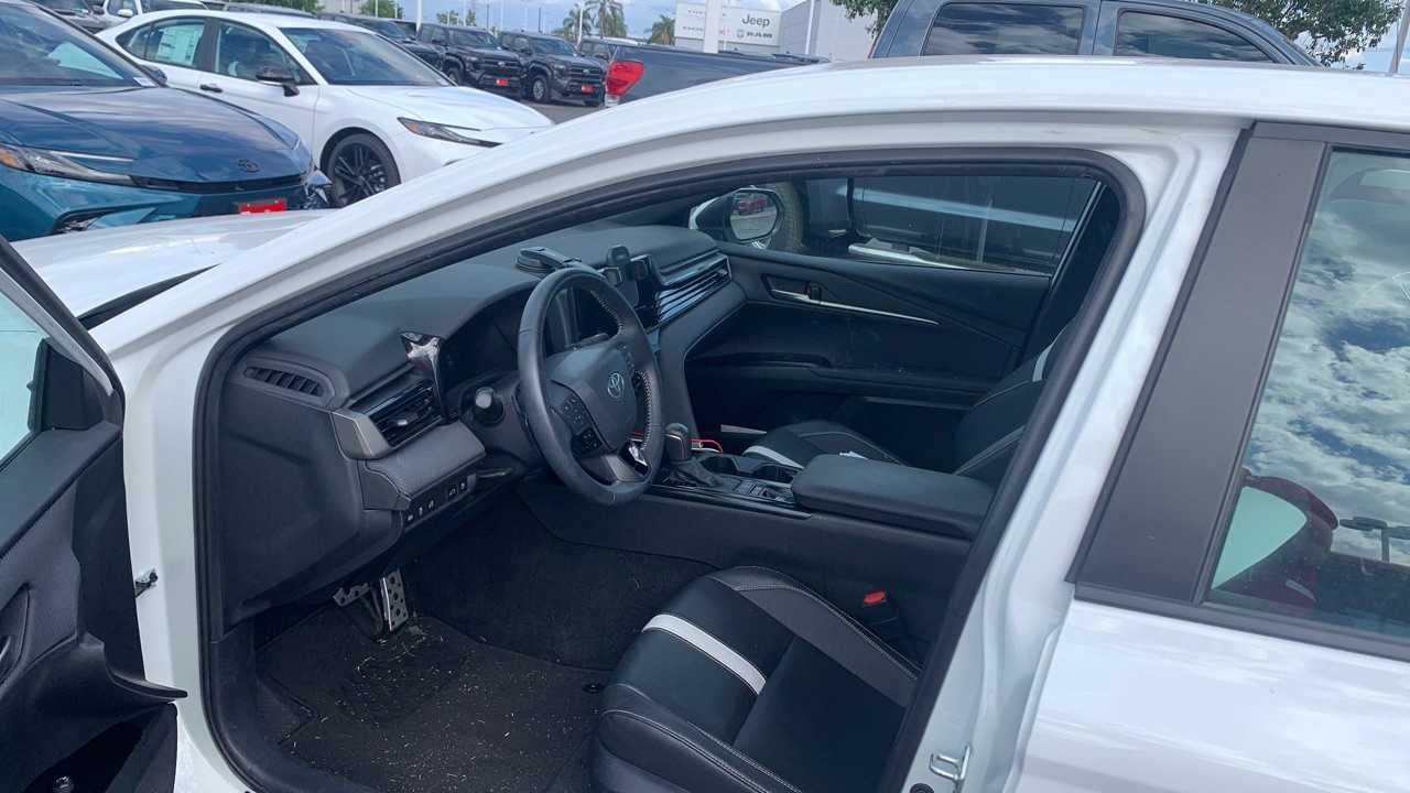 2025 Toyota Camry SE
