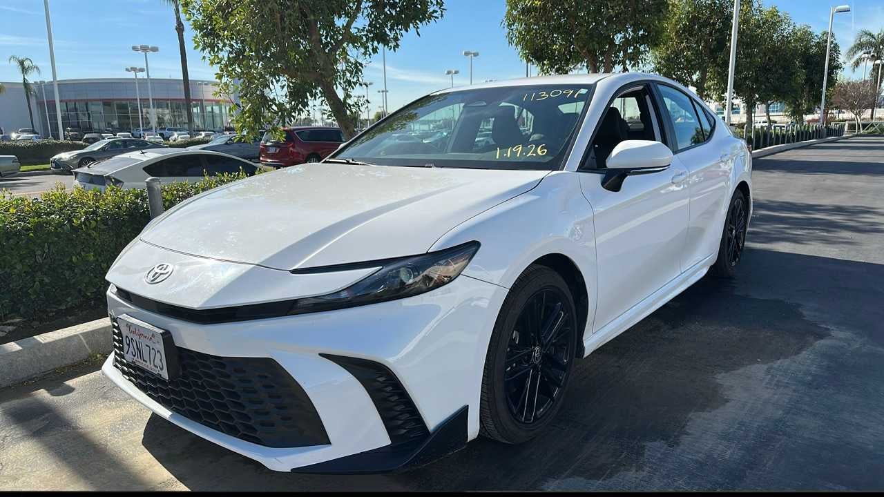 2025 Toyota Camry SE