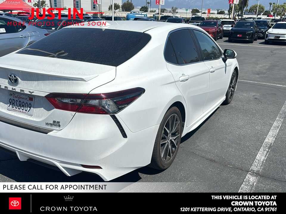 2022 Toyota Camry Hybrid SE