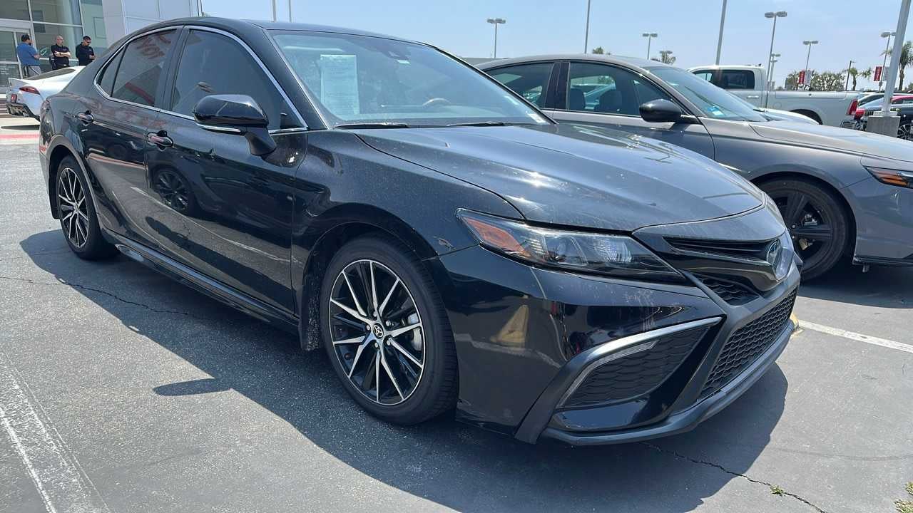 2023 Toyota Camry Hybrid SE