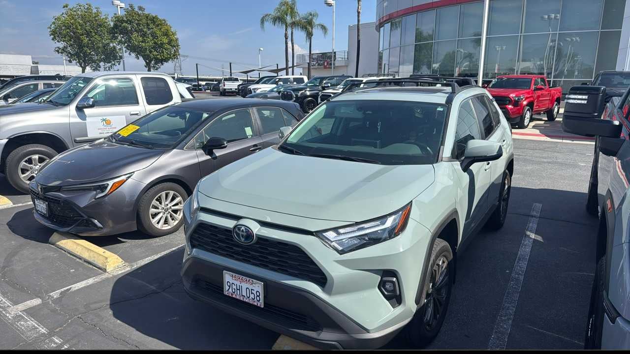 2023 Toyota RAV4 Hybrid XLE Premium