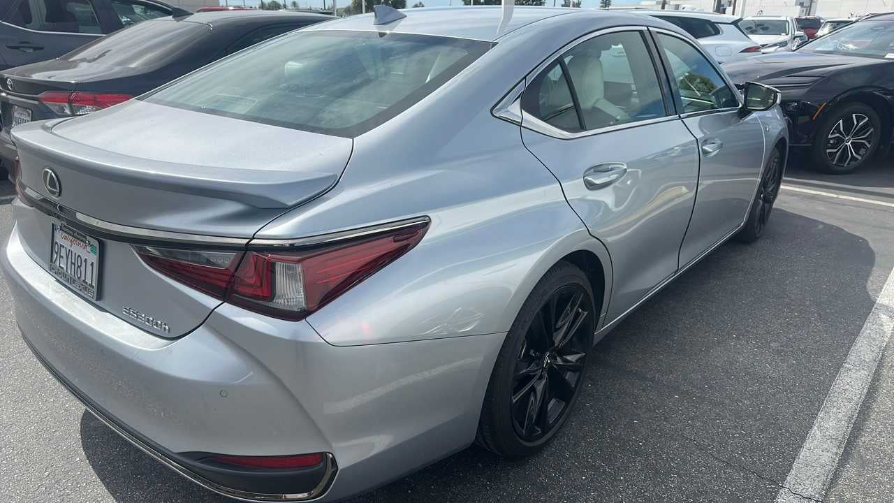 2023 Lexus ES 300h F SPORT Handling