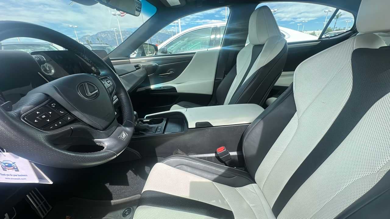 2023 Lexus ES 300h F SPORT Handling
