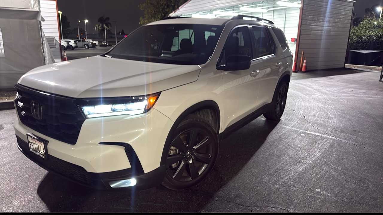 2025 Honda Pilot Sport AWD's photo