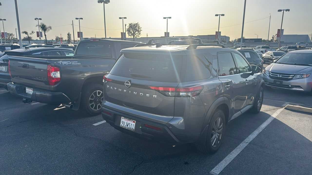 2025 Nissan Pathfinder SV