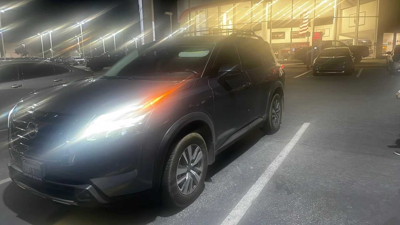 2022 Nissan Pathfinder SL