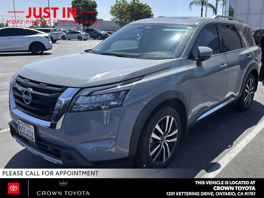 2025 Nissan Pathfinder Platinum