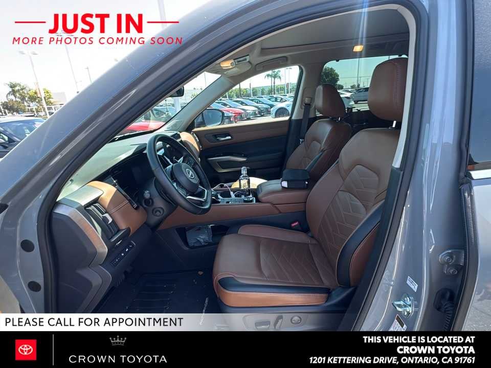 2025 Nissan Pathfinder Platinum