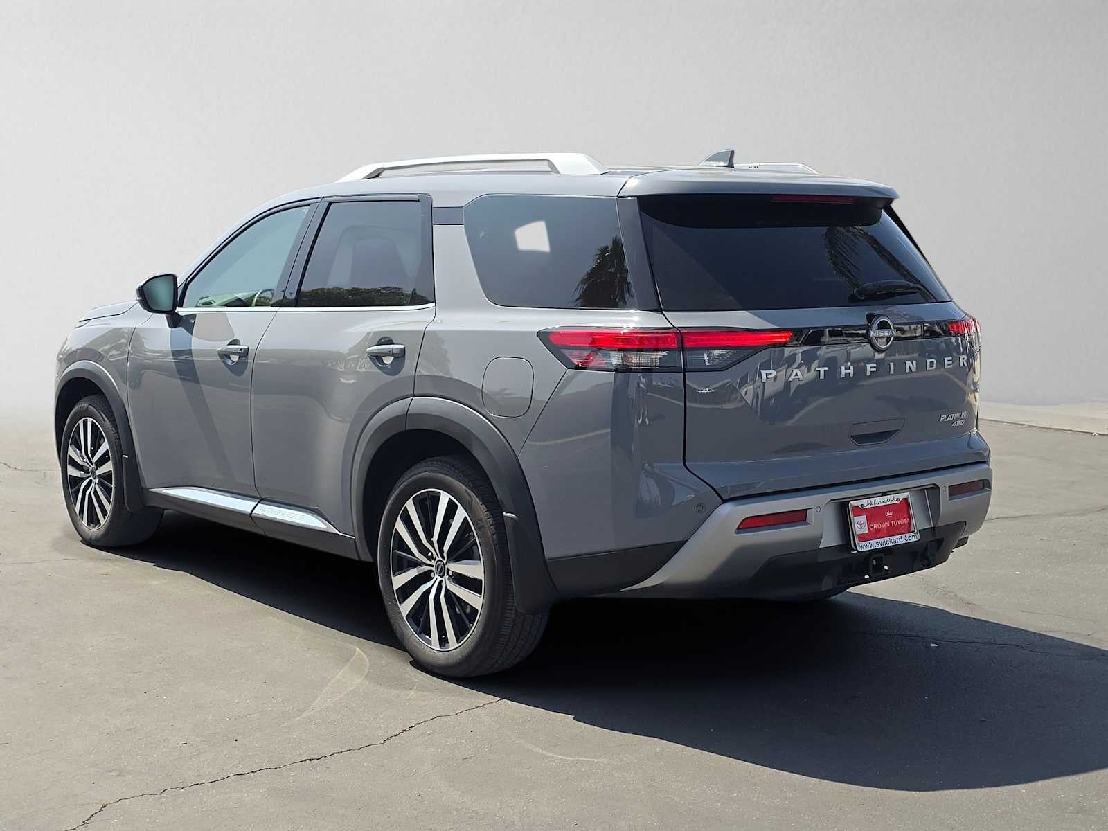 2025 Nissan Pathfinder Platinum