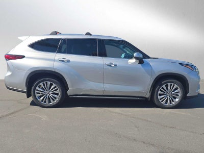2023 Toyota Highlander Hybrid Platinum