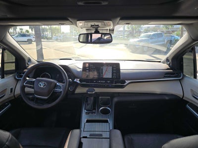 2023 Toyota Sienna Platinum
