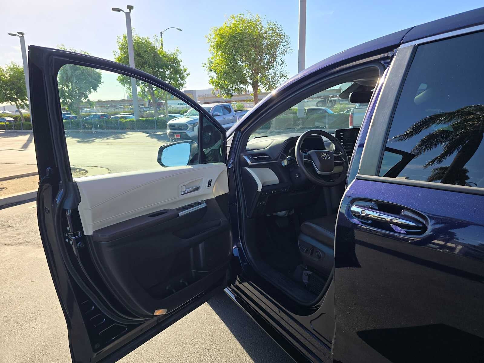 2023 Toyota Sienna Platinum