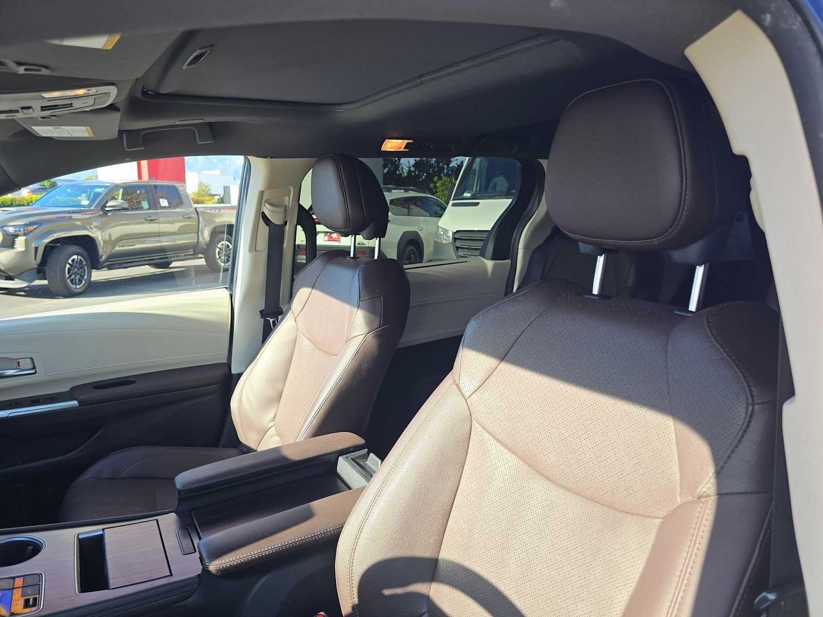 2023 Toyota Sienna Platinum