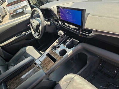 2025 Toyota Sienna Platinum
