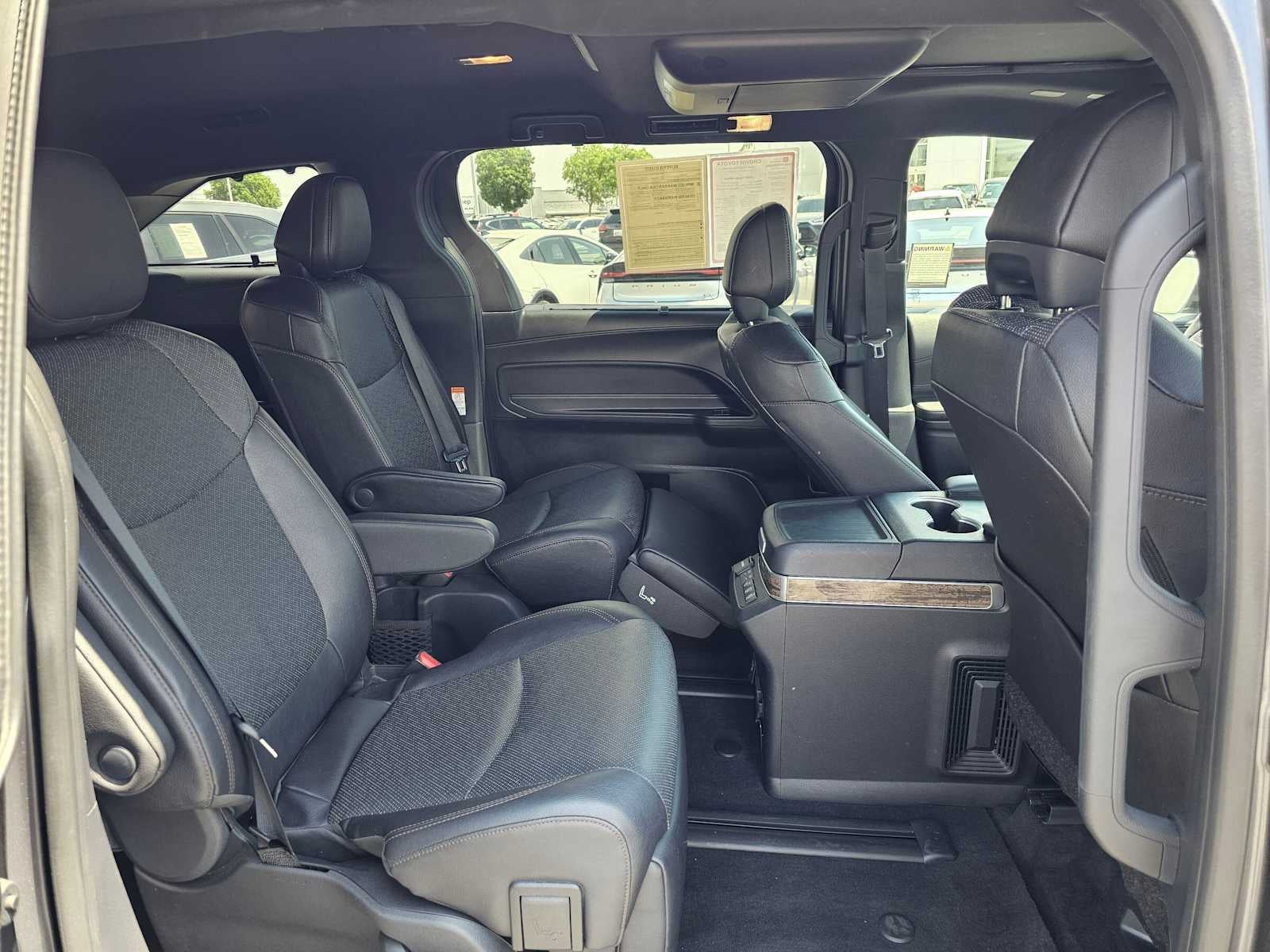 2025 Toyota Sienna Platinum