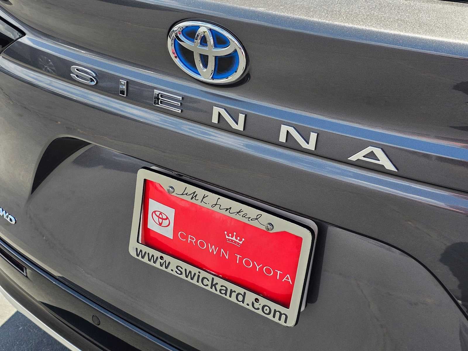 2025 Toyota Sienna Platinum