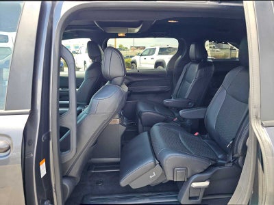 2025 Toyota Sienna Platinum