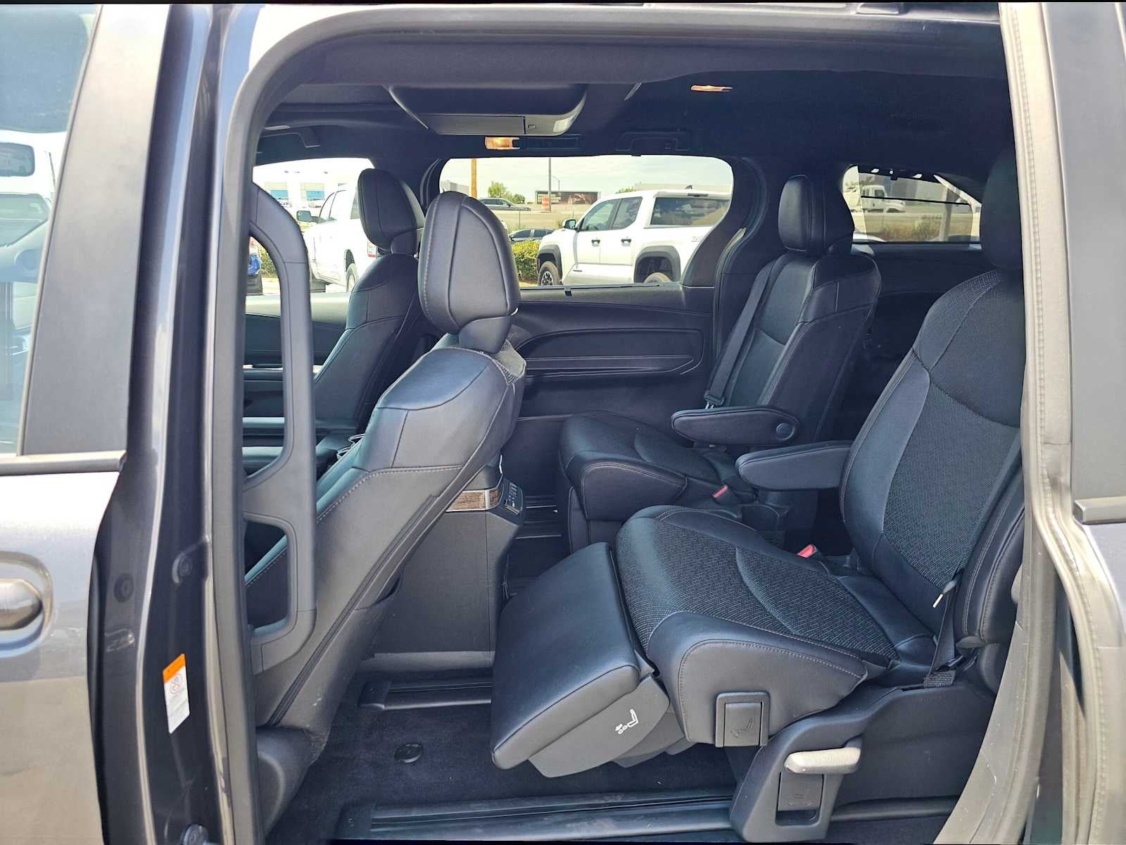 2025 Toyota Sienna Platinum