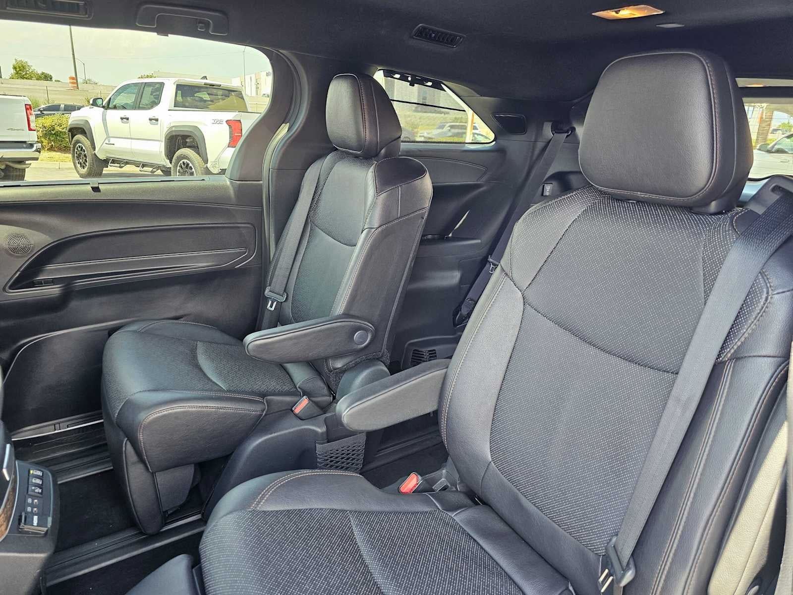 2025 Toyota Sienna Platinum